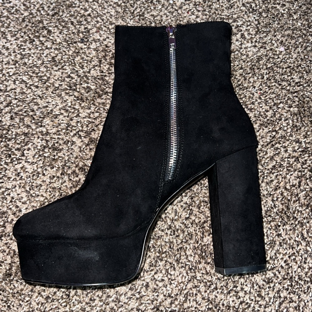 FOREVER 21 Faux Suede Platform Boots 🖤 - Picture 5 of 9